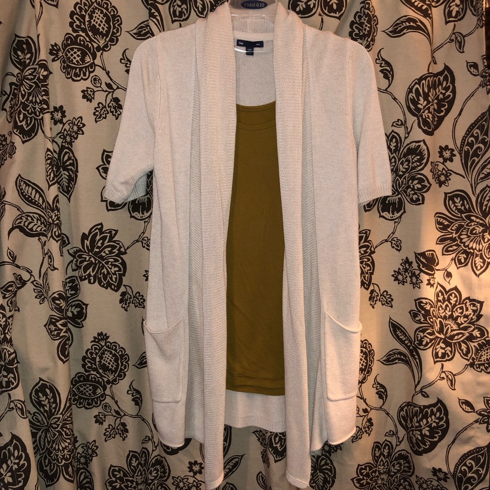 Short sleeve cream Gap cardigan (Women’s)